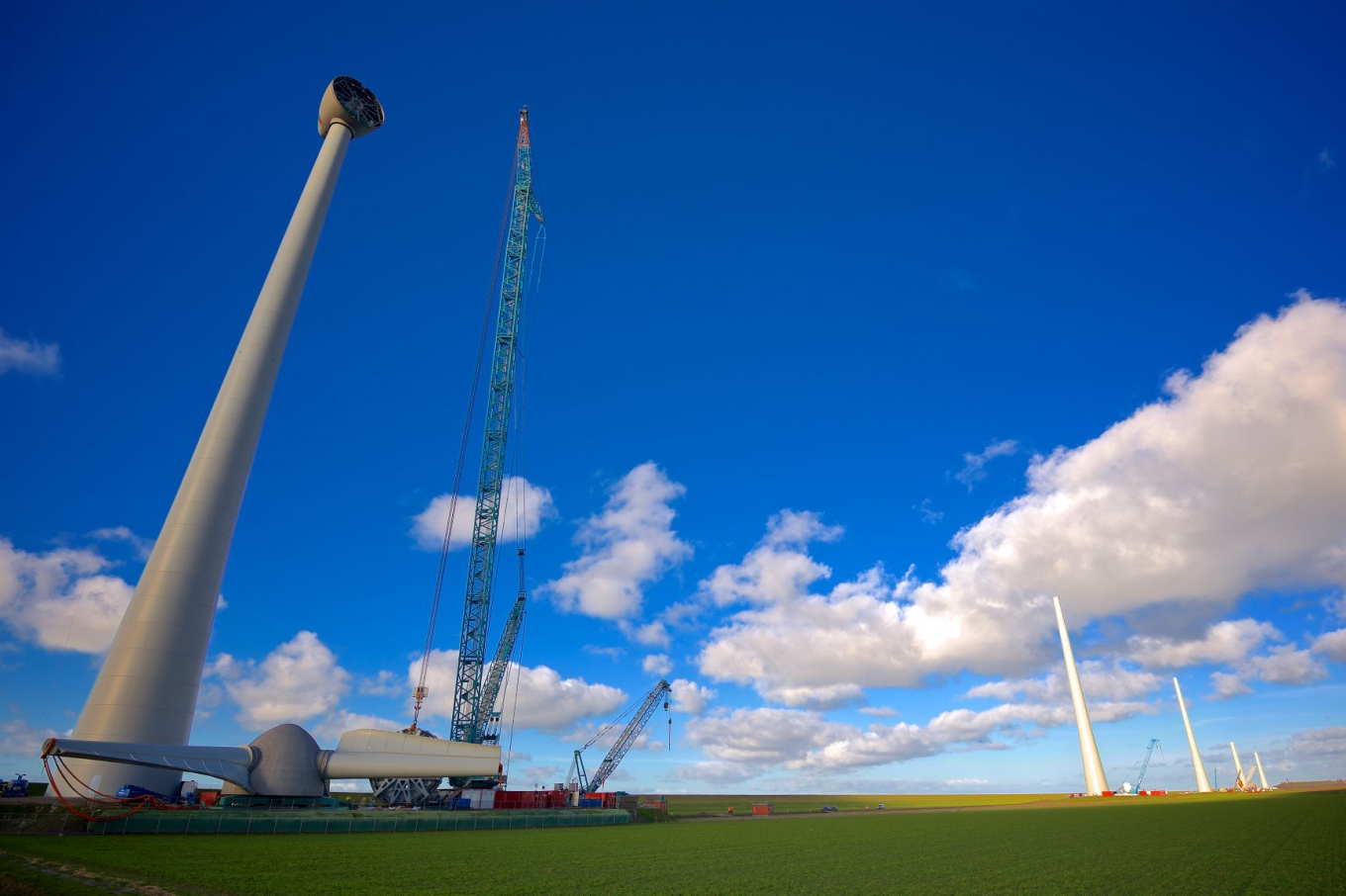 Construction of wind turbines in a spacious landscape