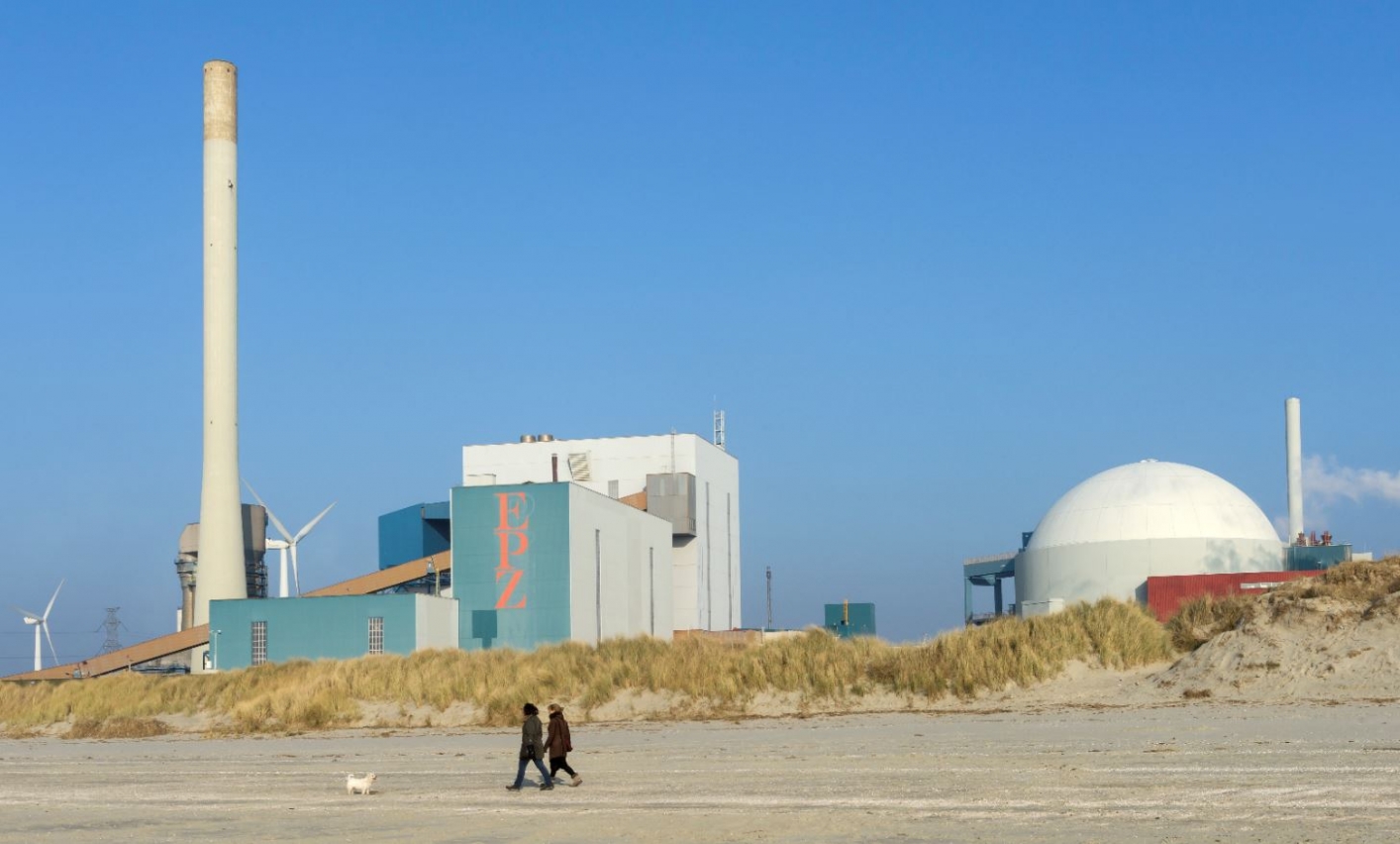 Photo of the Dutch Nuclear Power Plant in Borssele with windmills on the bakground
